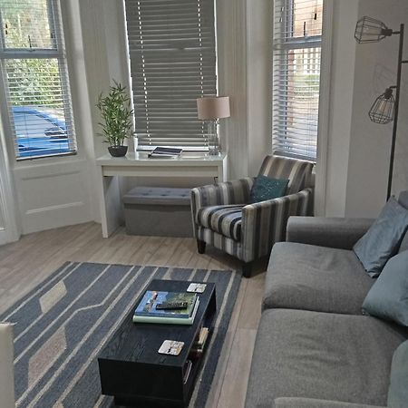 Stylish Apartment In Victorian Conversion Free Parking & Private Patio Close To Beach Town Centre & Bic Борнмут Экстерьер фото