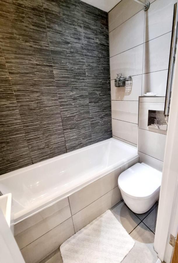 Stylish Apartment In Victorian Conversion Free Parking & Private Patio Close To Beach Town Centre & Bic Борнмут Экстерьер фото