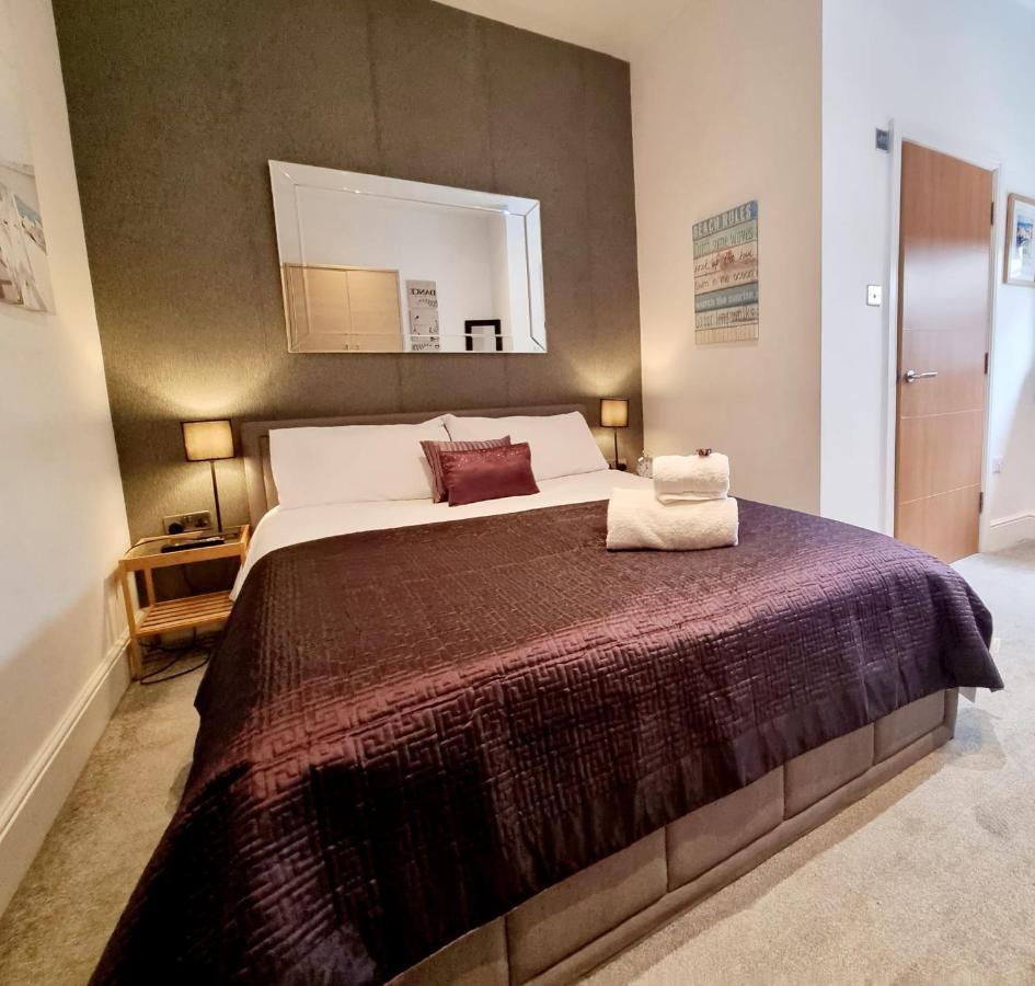 Stylish Apartment In Victorian Conversion Free Parking & Private Patio Close To Beach Town Centre & Bic Борнмут Экстерьер фото